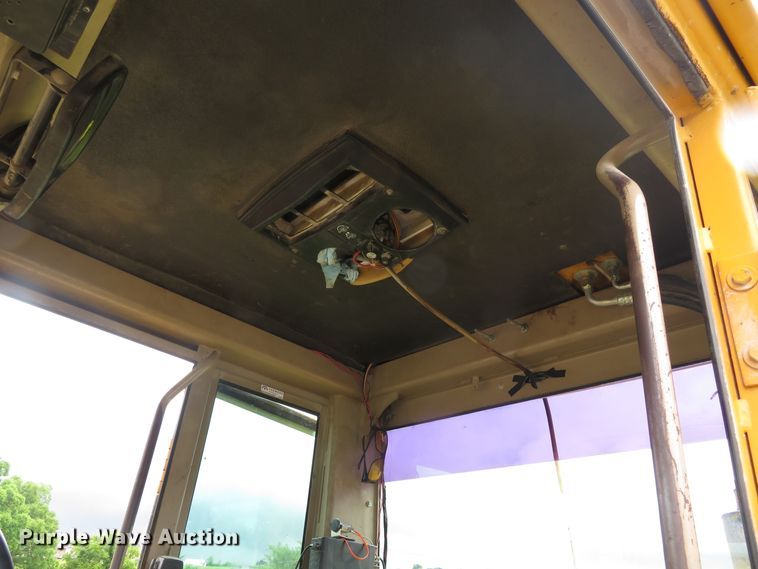 image for item DN5909 1987 John Deere 670B  motor grader