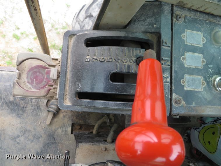 image for item DN5909 1987 John Deere 670B  motor grader