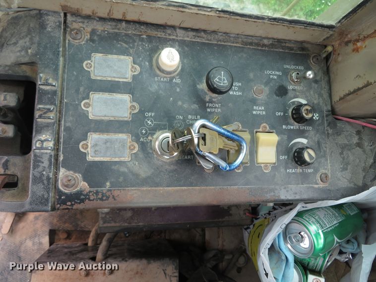 image for item DN5909 1987 John Deere 670B  motor grader