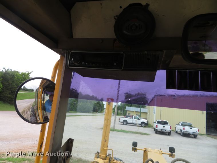 image for item DN5909 1987 John Deere 670B  motor grader