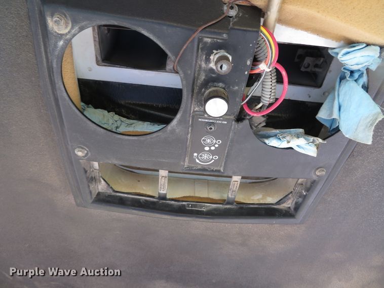 image for item DN5909 1987 John Deere 670B  motor grader