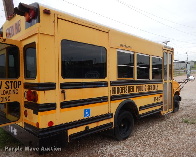 image for item ET9178 2002 Chevrolet Express G3500  school bus