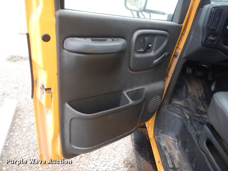 image for item ET9178 2002 Chevrolet Express G3500  school bus