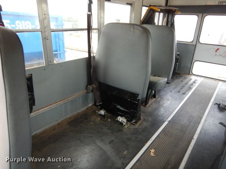 image for item ET9178 2002 Chevrolet Express G3500  school bus