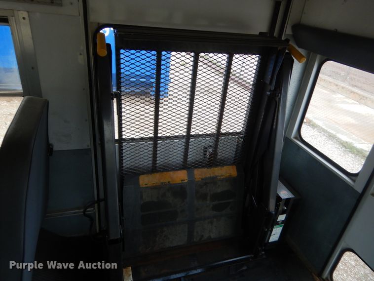 image for item ET9178 2002 Chevrolet Express G3500  school bus