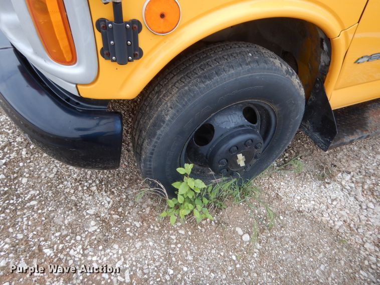 image for item ET9178 2002 Chevrolet Express G3500  school bus