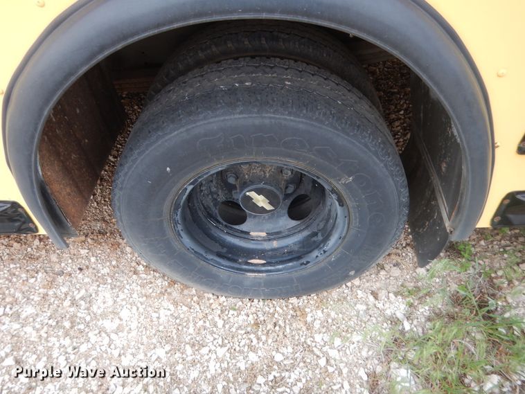 image for item ET9178 2002 Chevrolet Express G3500  school bus