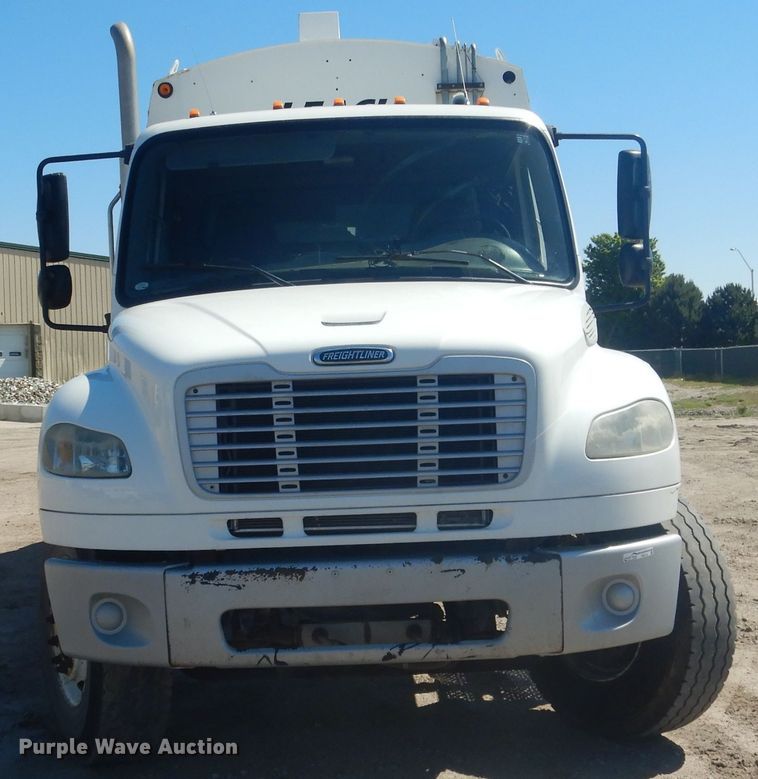 image for item FI9110 2005 Freightliner M2  refuse truck