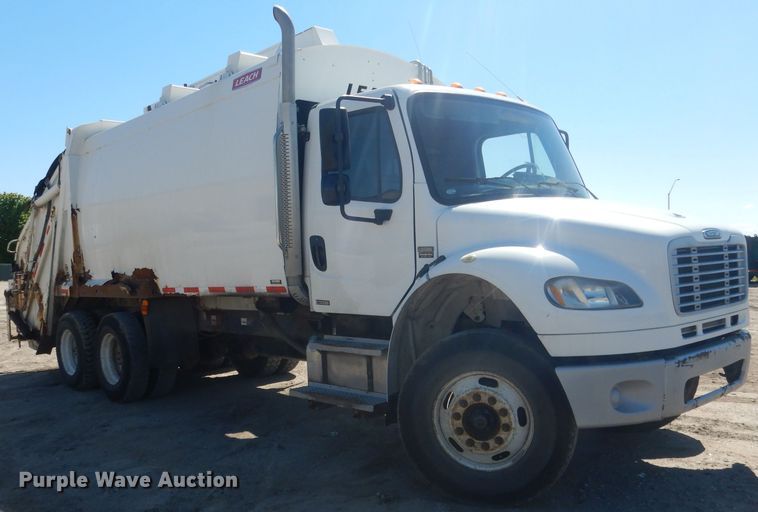 image for item FI9110 2005 Freightliner M2  refuse truck