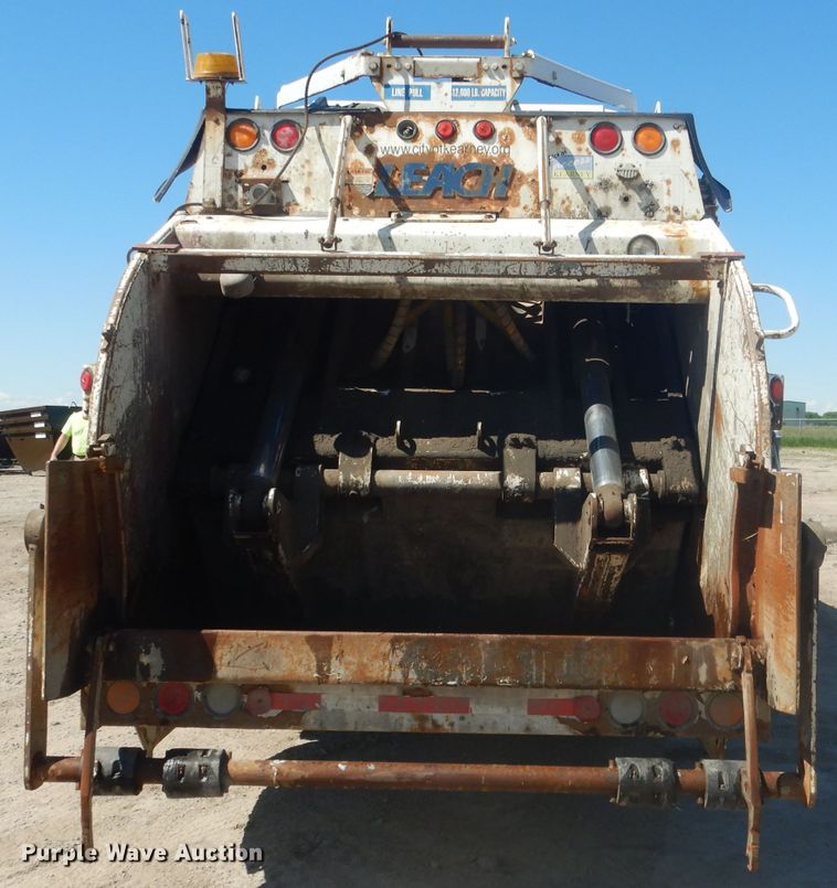 image for item FI9110 2005 Freightliner M2  refuse truck