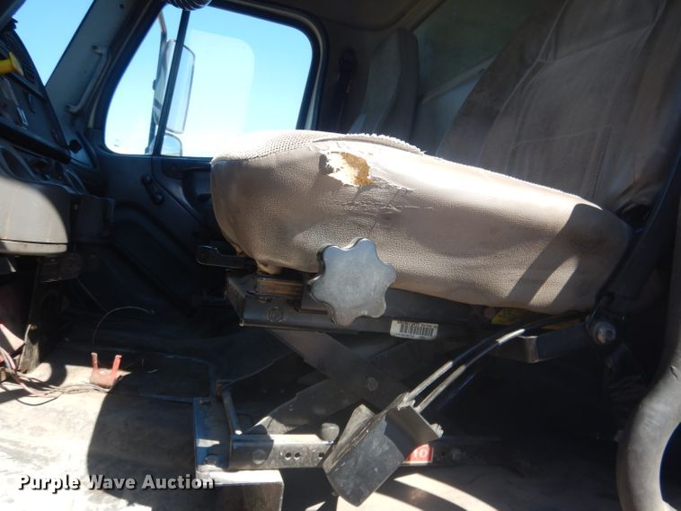 image for item FI9110 2005 Freightliner M2  refuse truck