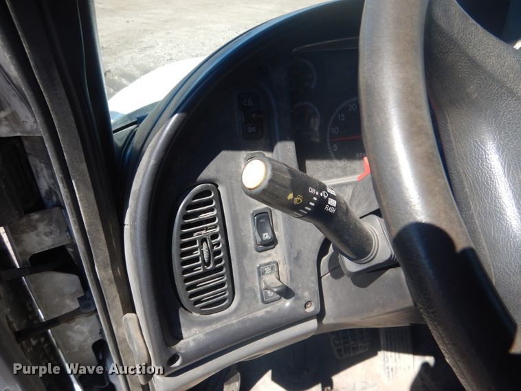 image for item FI9110 2005 Freightliner M2  refuse truck