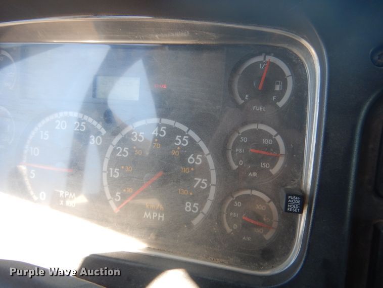 image for item FI9110 2005 Freightliner M2  refuse truck