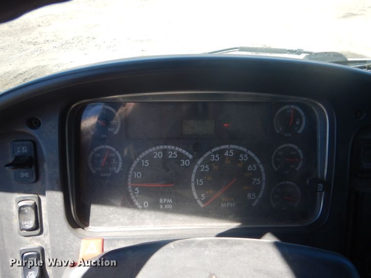 image for item FI9110 2005 Freightliner M2  refuse truck