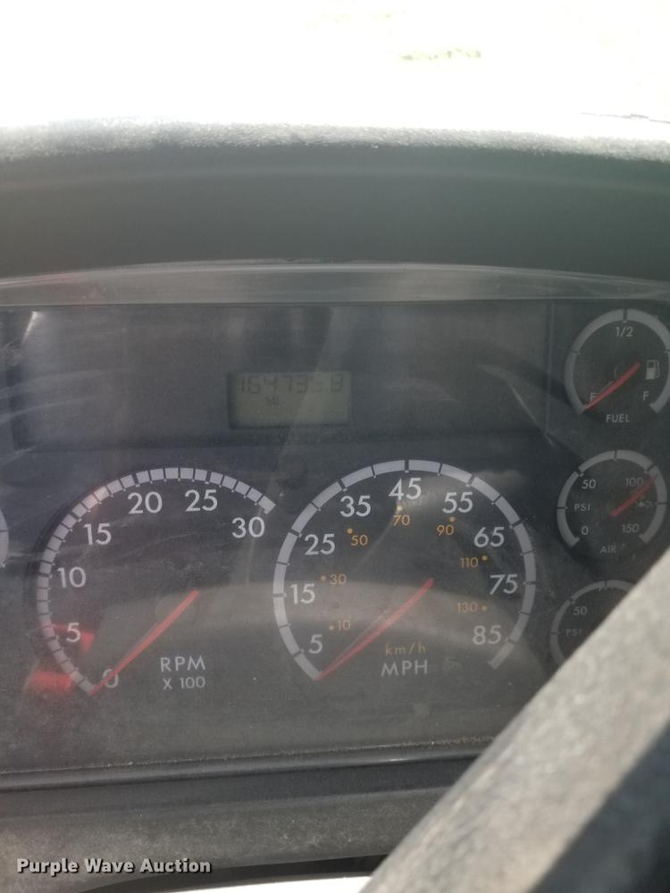 image for item FI9110 2005 Freightliner M2  refuse truck