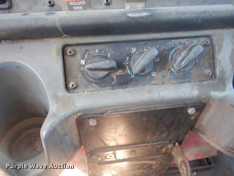 image for item FI9110 2005 Freightliner M2  refuse truck