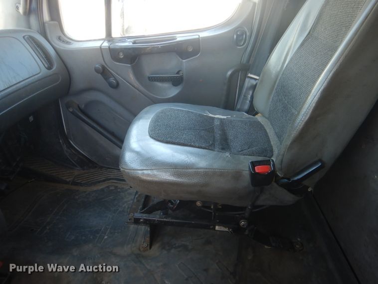 image for item FI9110 2005 Freightliner M2  refuse truck