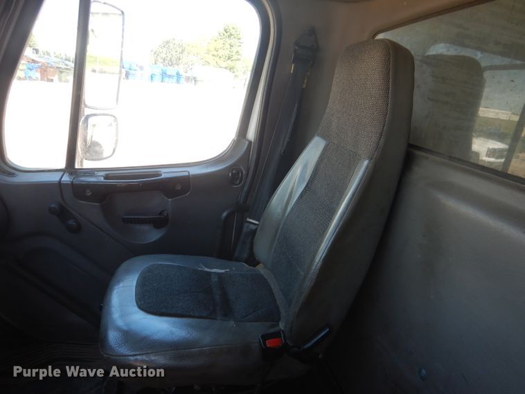 image for item FI9110 2005 Freightliner M2  refuse truck