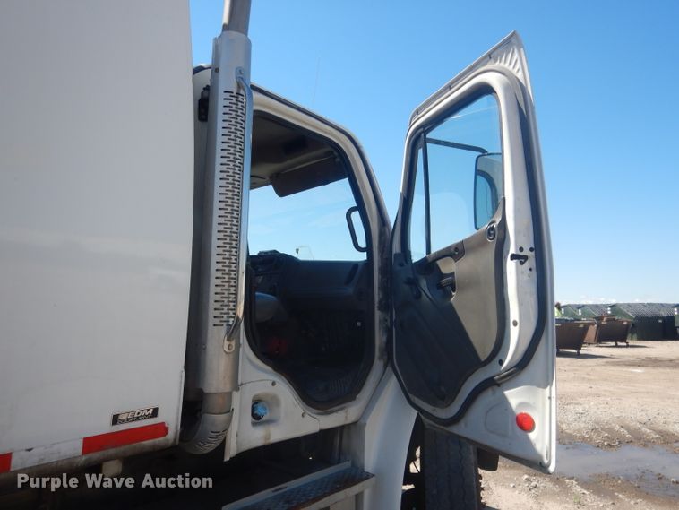 image for item FI9110 2005 Freightliner M2  refuse truck