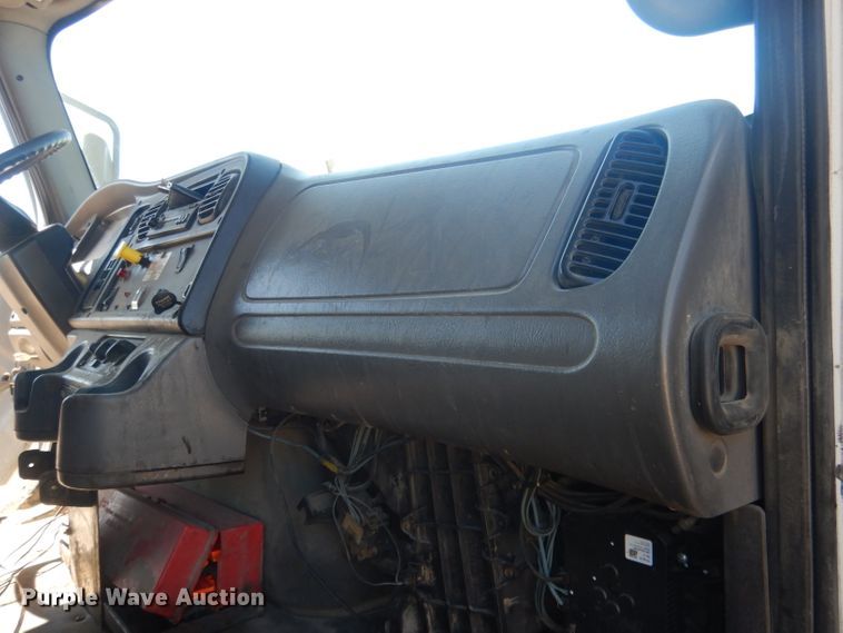 image for item FI9110 2005 Freightliner M2  refuse truck