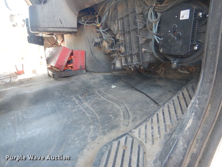 image for item FI9110 2005 Freightliner M2  refuse truck