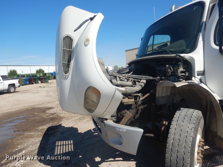 image for item FI9110 2005 Freightliner M2  refuse truck