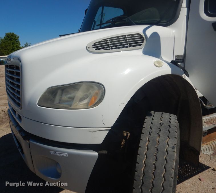 image for item FI9110 2005 Freightliner M2  refuse truck
