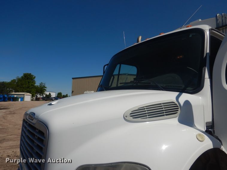 image for item FI9110 2005 Freightliner M2  refuse truck