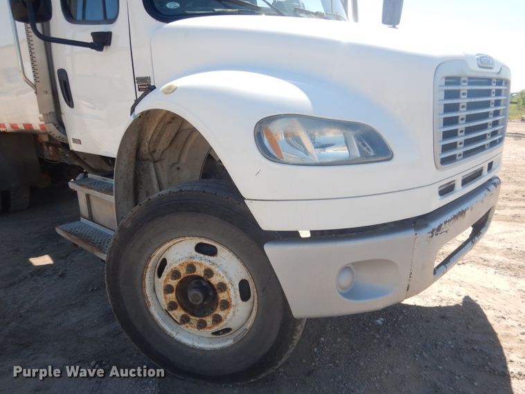 image for item FI9110 2005 Freightliner M2  refuse truck