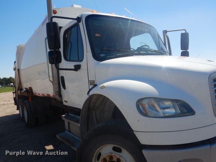 image for item FI9110 2005 Freightliner M2  refuse truck