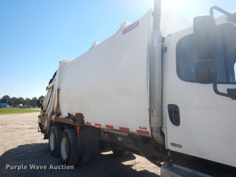 image for item FI9110 2005 Freightliner M2  refuse truck