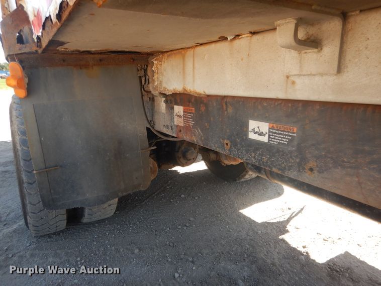 image for item FI9110 2005 Freightliner M2  refuse truck