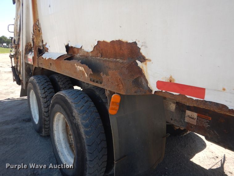 image for item FI9110 2005 Freightliner M2  refuse truck