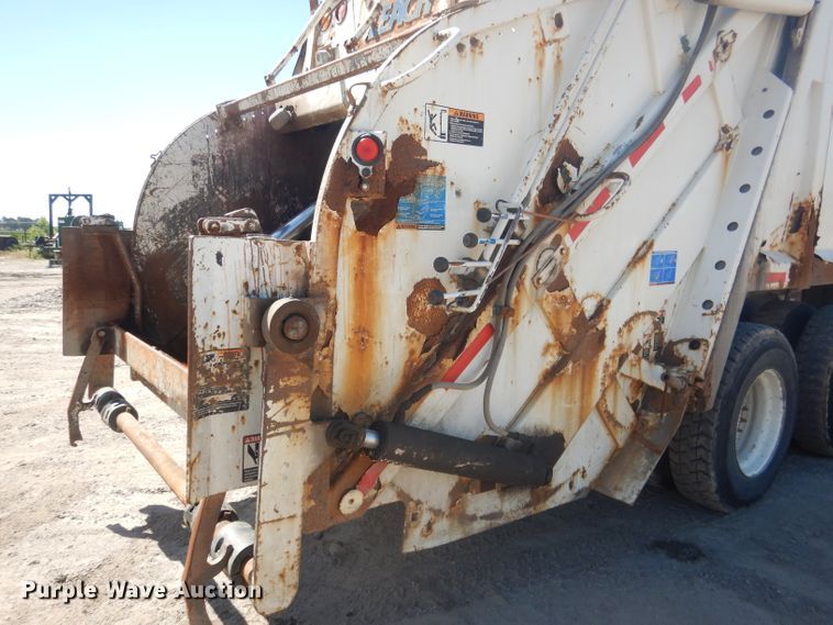 image for item FI9110 2005 Freightliner M2  refuse truck