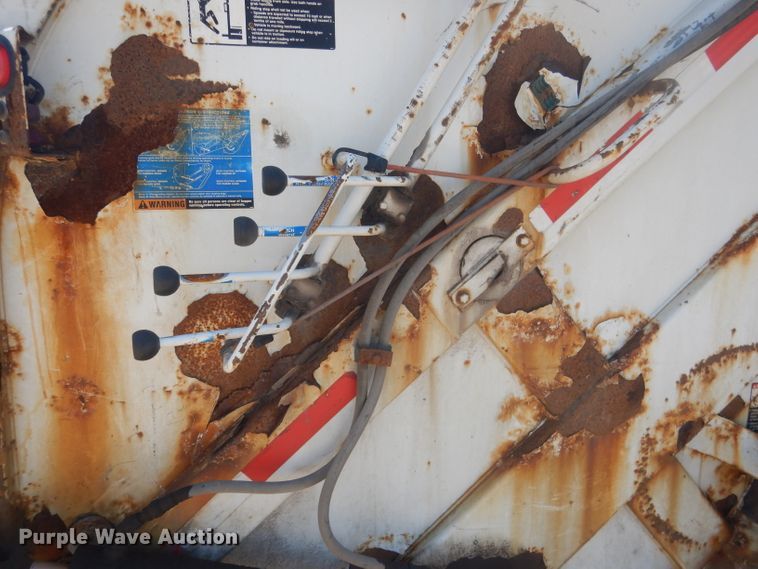 image for item FI9110 2005 Freightliner M2  refuse truck