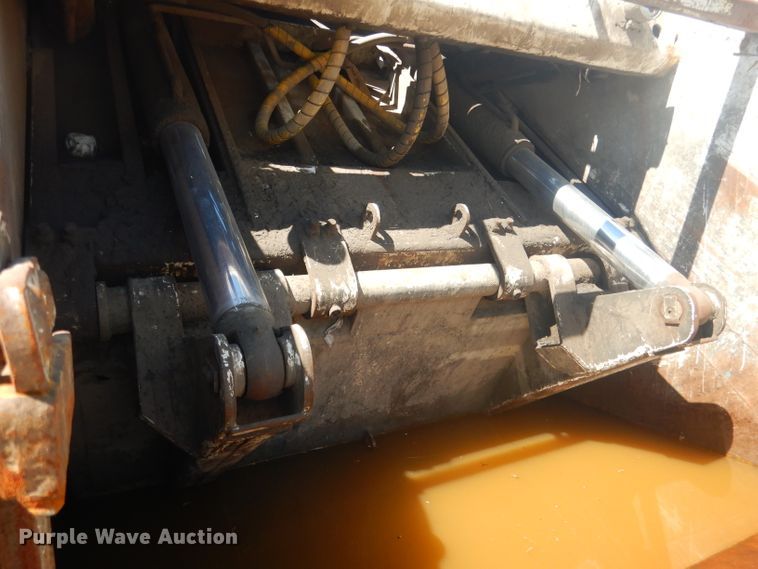 image for item FI9110 2005 Freightliner M2  refuse truck