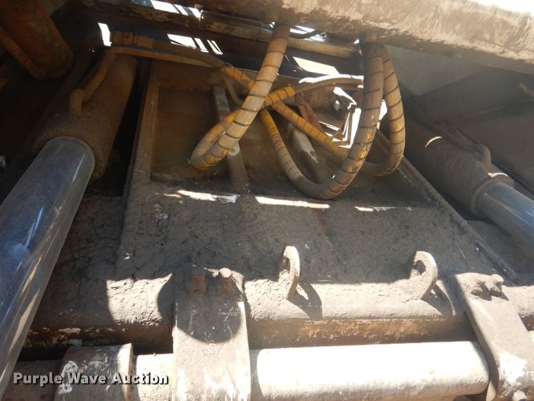 image for item FI9110 2005 Freightliner M2  refuse truck