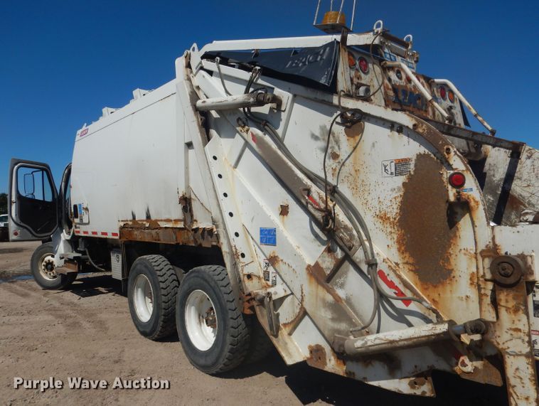 image for item FI9110 2005 Freightliner M2  refuse truck