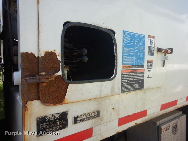 image for item FI9110 2005 Freightliner M2  refuse truck