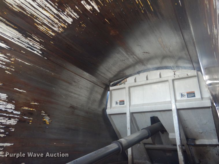 image for item FI9110 2005 Freightliner M2  refuse truck