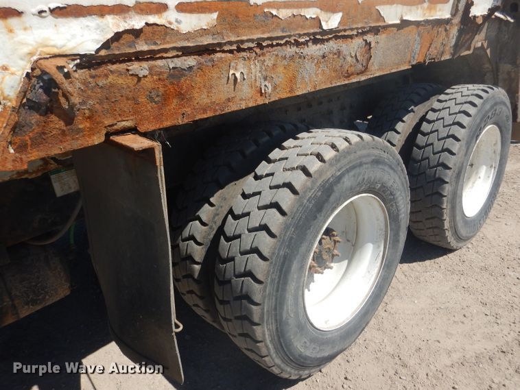 image for item FI9110 2005 Freightliner M2  refuse truck