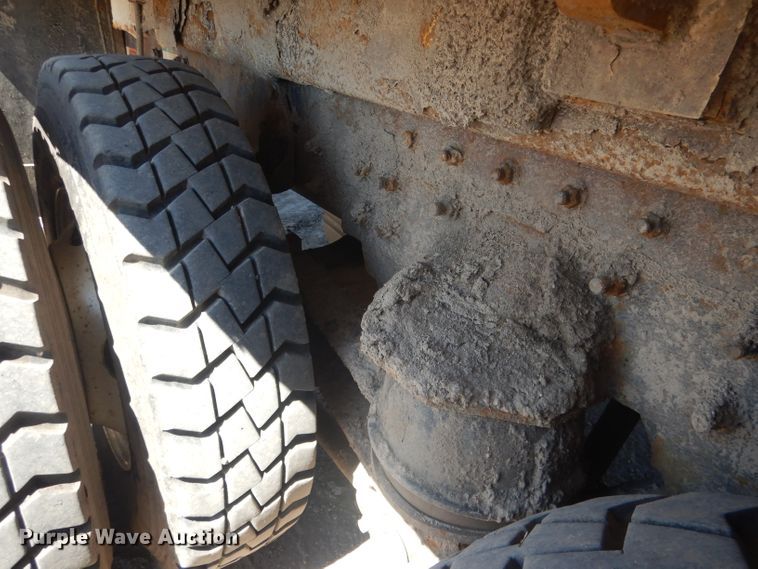 image for item FI9110 2005 Freightliner M2  refuse truck