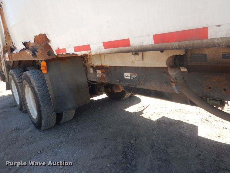 image for item FI9110 2005 Freightliner M2  refuse truck