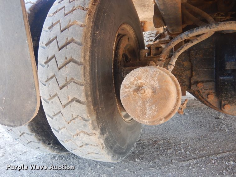 image for item FI9110 2005 Freightliner M2  refuse truck