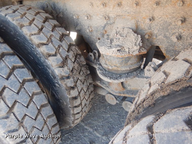 image for item FI9110 2005 Freightliner M2  refuse truck