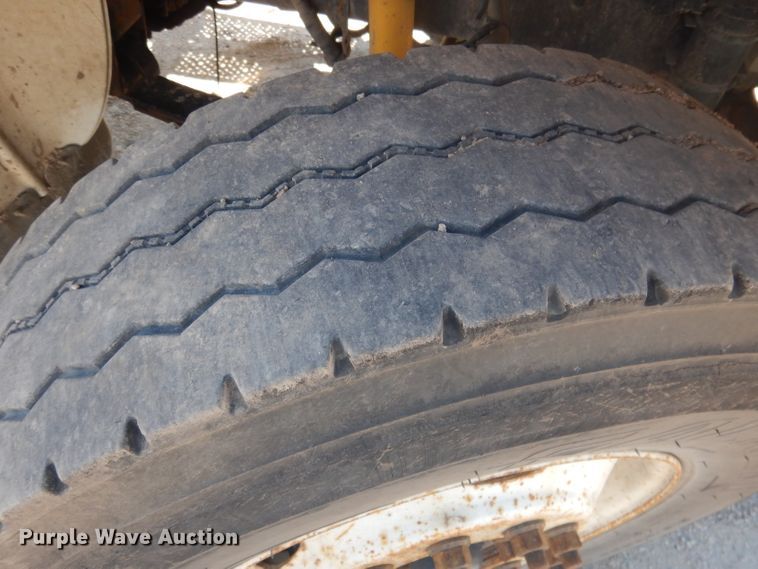 image for item FI9110 2005 Freightliner M2  refuse truck