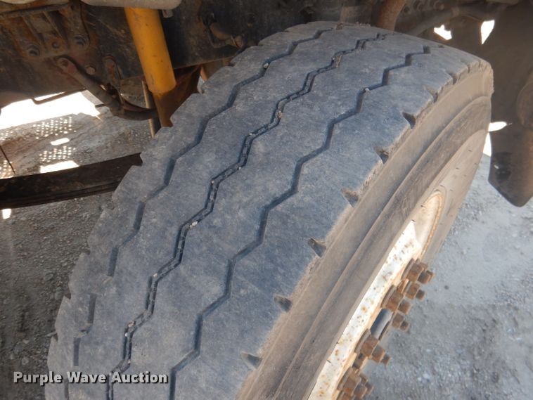 image for item FI9110 2005 Freightliner M2  refuse truck