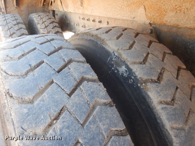 image for item FI9110 2005 Freightliner M2  refuse truck