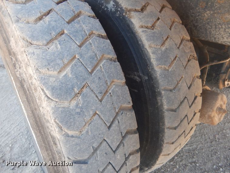 image for item FI9110 2005 Freightliner M2  refuse truck