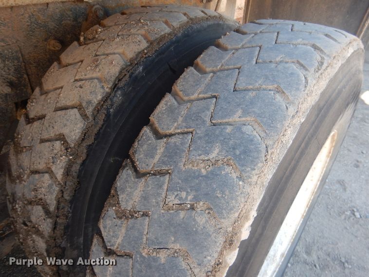 image for item FI9110 2005 Freightliner M2  refuse truck